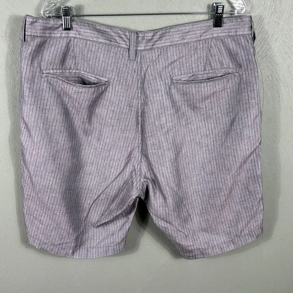 Billabong Men's Size 38 Gray Vertical Stripe Casual Walking Beach‎ Summer Shorts